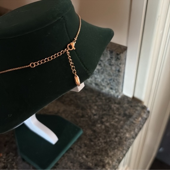 Swarovski Crystals Angel Wings 18k Gold filled
Heart 20" Necklace - Picture 5 of 5